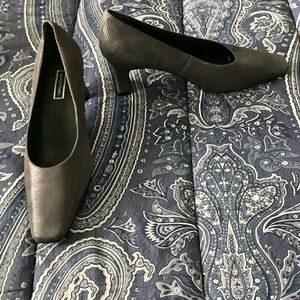 grained leatheret, silk lining